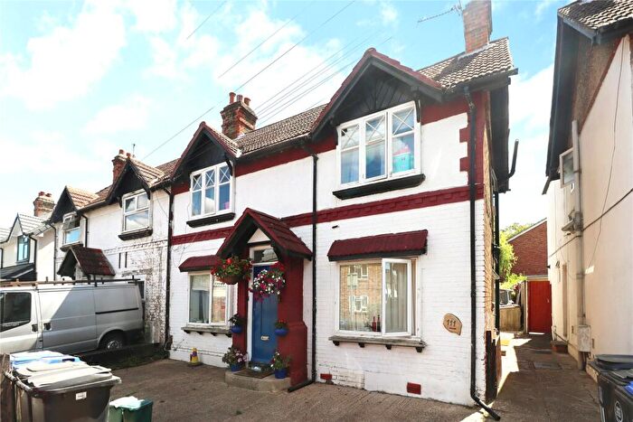 2 Bedroom Flat For Sale In Walton Road, Woking, Surrey, GU21