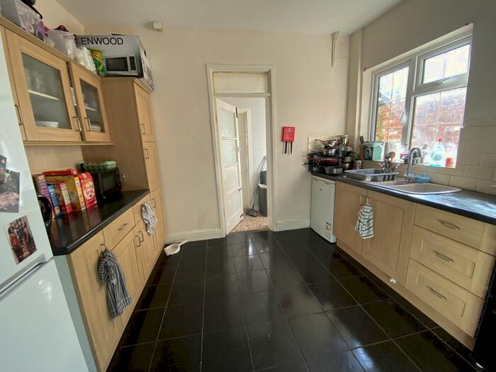 5 Bedroom Property To Rent In Tydfil Place, Roath, Cardiff, CF23