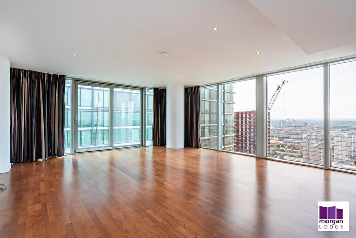 3 Bedroom Penthouse To Rent In Landmark West Tower, Marsh Wall, Tower Hamlets, London, E14