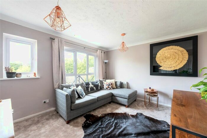 1 Bedroom Flat For Sale In Highbridge Court, Farrow Lane, London, SE14