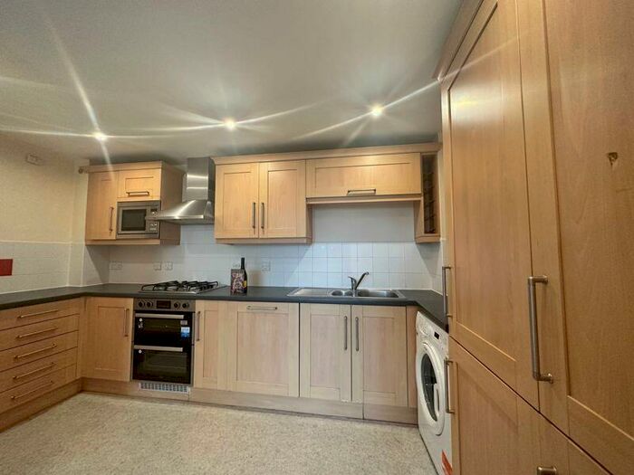 2 Bedroom Flat To Rent In Coombe Road, Brighton, BN2