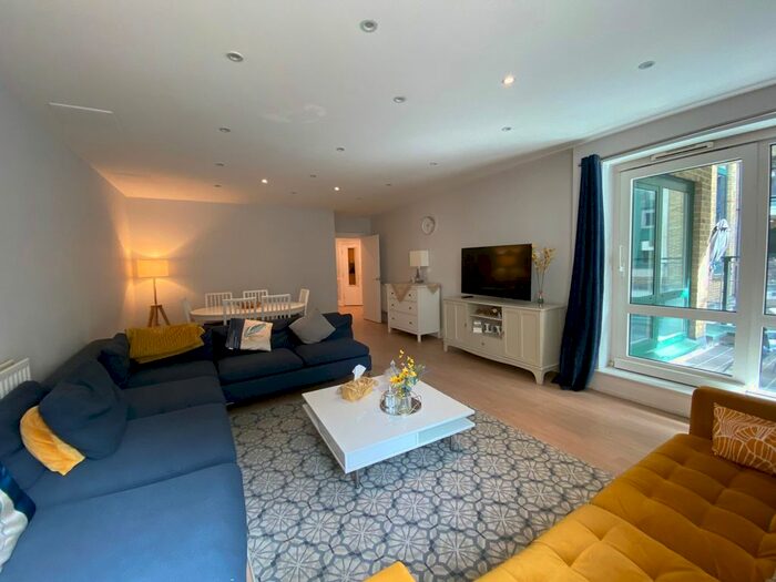 3 Bedroom Flat To Rent In Warren House, Beckford Close, London, W14