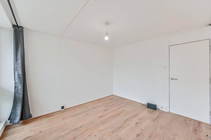 5 Bedroom Flat To Rent In Beaconsfield Road, Elephant And Castle, London, SE17