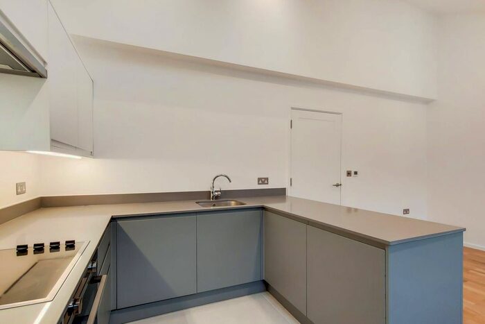 3 Bedroom Flat To Rent In Upper Richmond Road, East Putney, London, SW15