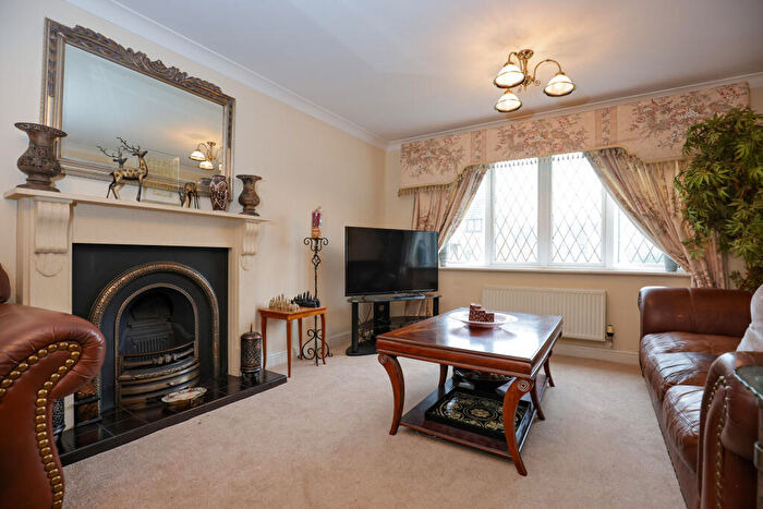 5 Bedroom Detached House For Sale In Turnstone Close, Rugby, CV23