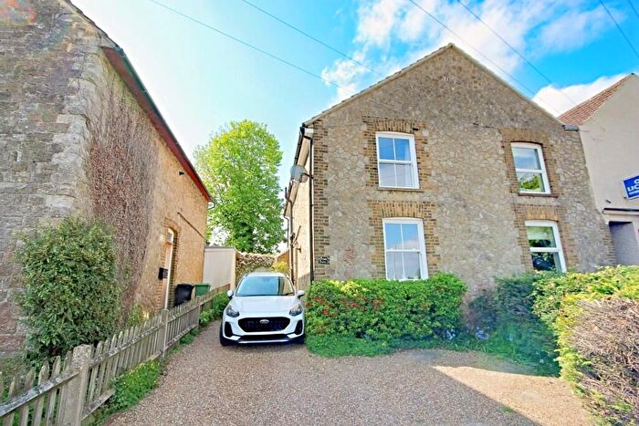 2 Bedroom Cottage For Sale In Queens Road, Maidstone, Kent, ME16