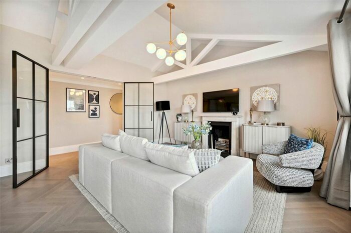 3 Bedroom Flat To Rent In Onslow Gardens, South Kensington, London, SW7