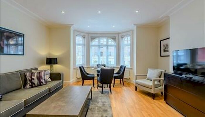 2 Bedroom Flat To Rent In Hamlet Gardens, London, W6