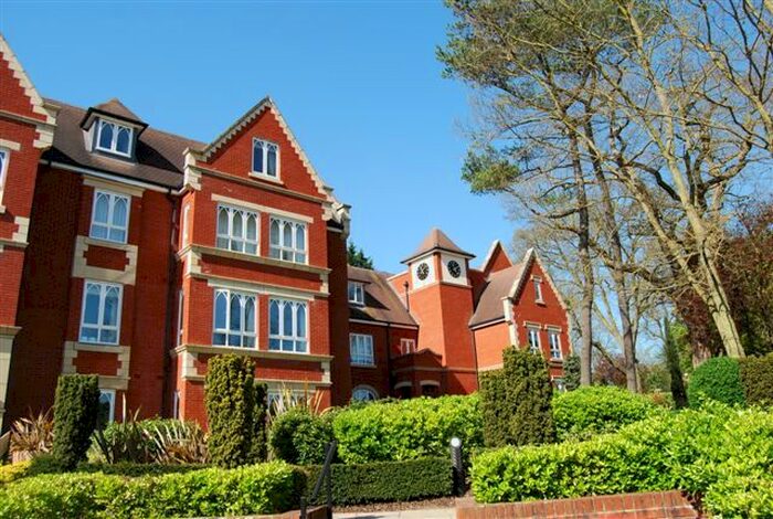 2 Bedroom Flat To Rent In Esher Park Avenue, Esher, KT10