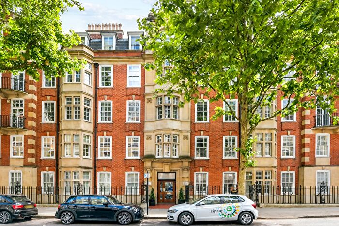 3 Bedroom Flat To Rent In Old Brompton Road, Earls Court, SW5