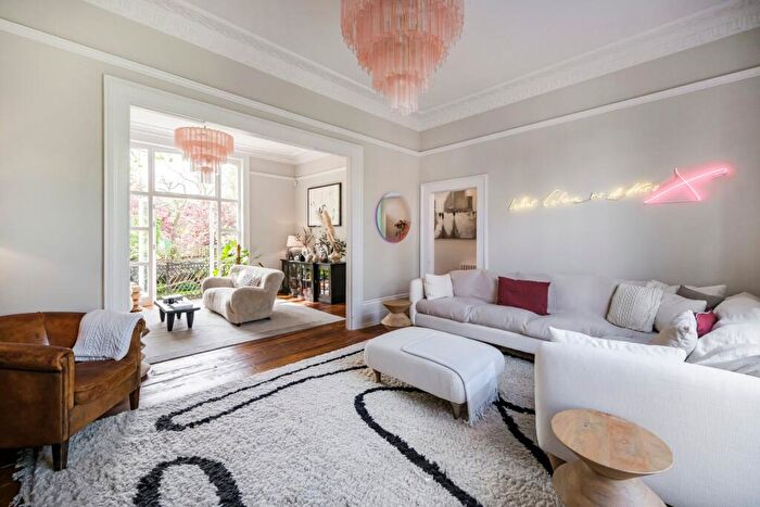 4 Bedroom Semi Detached House To Rent In Northampton Park, Northampton Park, N1