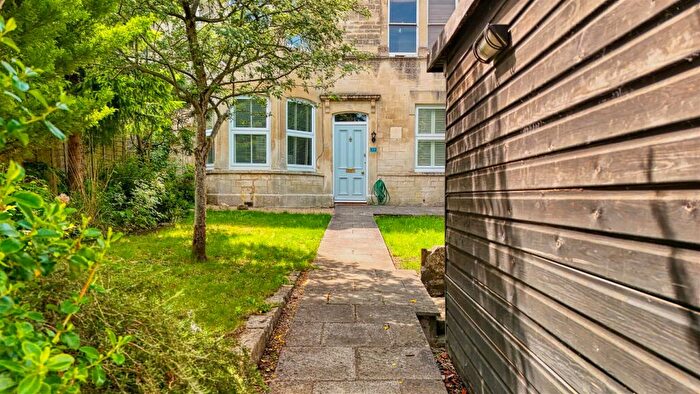 1 Bedroom Apartment For Sale In Entry Hill, Bath, BA2