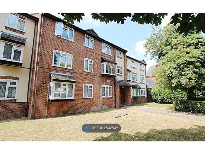 2 Bedroom Flat To Rent In Chartwell Court, Hayes, UB3