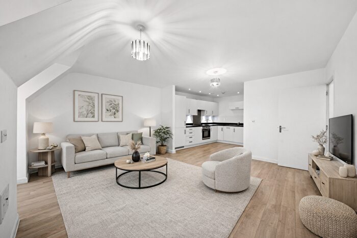 1 Bedroom Flat To Rent In Featherstone Road, Southall, UB2