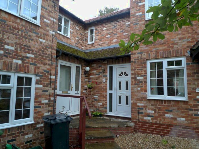 2 Bedroom Flat To Rent In Nideggen Close, RG19