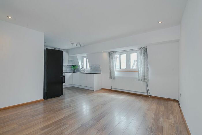 1 Bedroom Flat To Rent In Sheen Lane, London, SW14