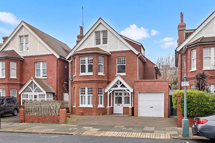 4 Bedroom Flat For Sale In Vallance Gardens, Hove, BN3