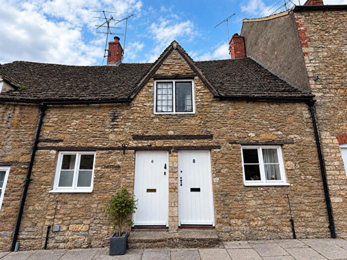 2 Bedroom Cottage For Sale In St Johns Street, Malmesbury, SN16