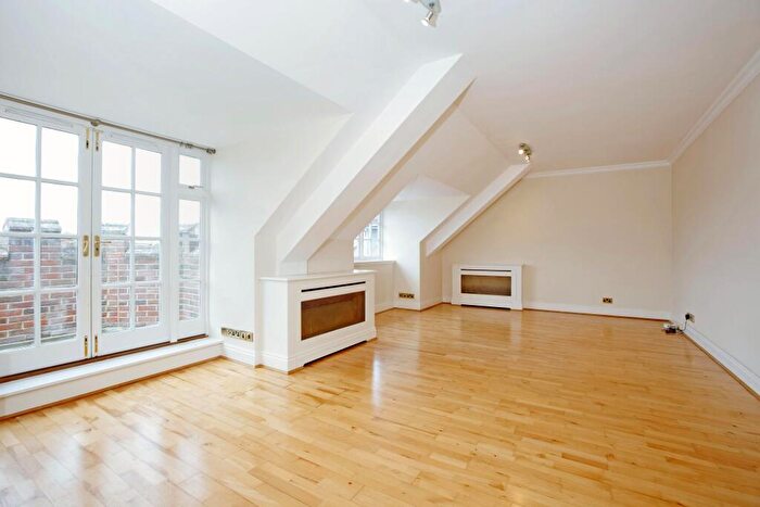 1 Bedroom Apartment To Rent In - King Stable Street Windsor, SL4