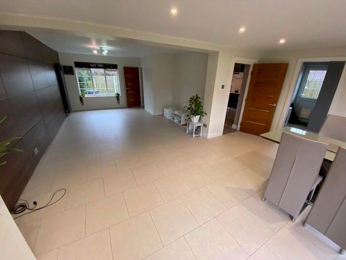 4 Bedroom Detached House To Rent In Highlands Avenue, Strensall, York, YO32