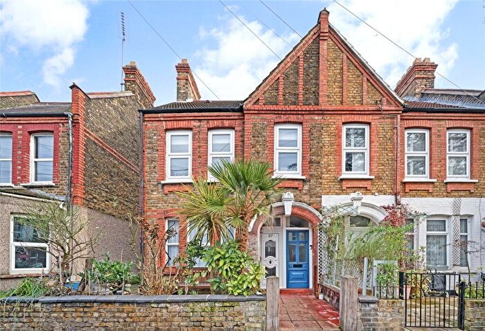 2 Bedroom Flat For Sale In Kettlebaston Road, Leyton, London, E10
