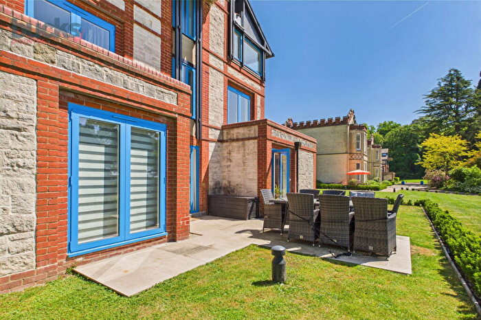 2 Bedroom Apartment For Sale In Four Ashes Road, High Wycombe, Buckinghamshire, HP15