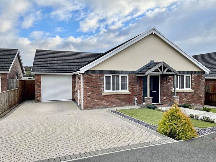 3 Bedroom Detached Bungalow For Sale In Cae Coch, Drefach, Llanelli, SA14