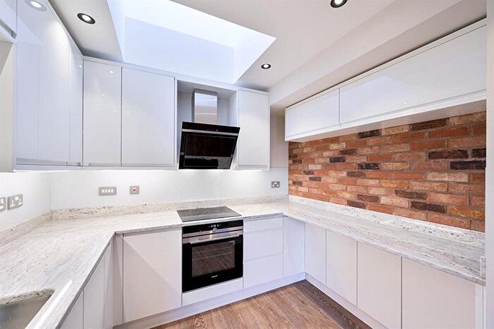 2 Bedroom Flat To Rent In Borough High St, London, SE1