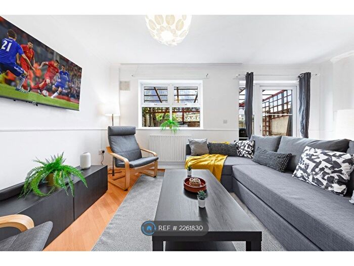 3 Bedroom Semi-Detached House To Rent In Balmore Close, London, E14