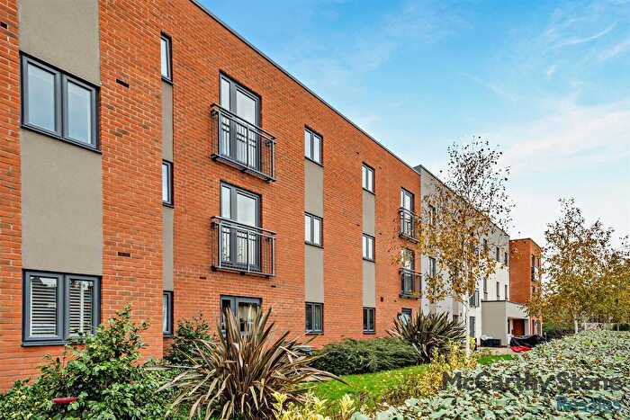 2 Bedroom Flat For Sale In Kingfisher Court, South Street, Taunton, TA1