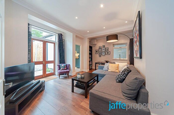 1 Bedroom Apartment To Rent In St Cuthberts Road, London, NW2