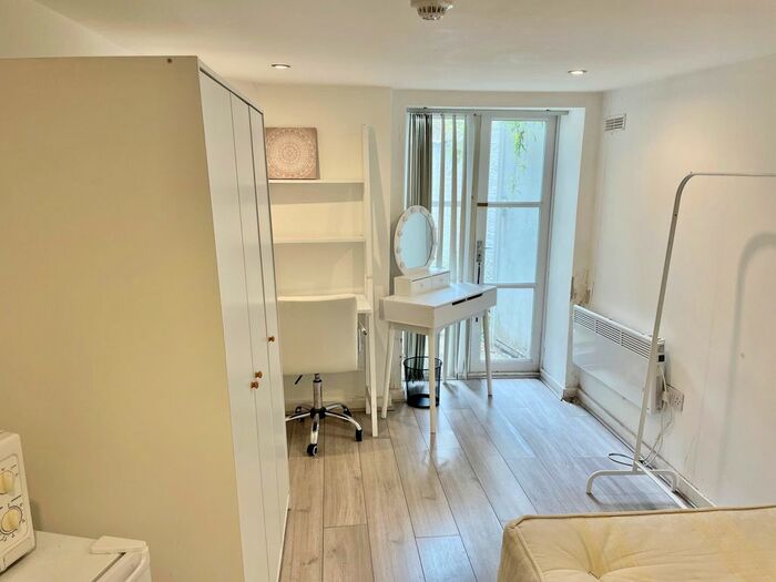 Studio To Rent In Marchmont Street, Holborn London, WC1N