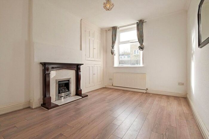 2 Bedroom End Of Terrace House To Rent In Manchester Road, Barnoldswick, Lancashire, BB18