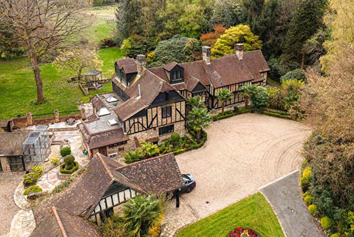 6 Bedroom Detached House For Sale In High Road, Chipstead, CR5