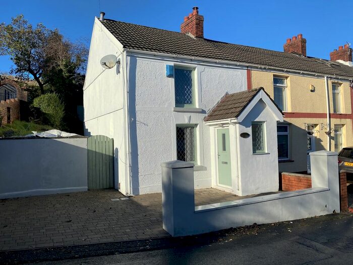 Houses for sale & to rent in SA6 7ET, Heol Cefni, Morriston Swansea