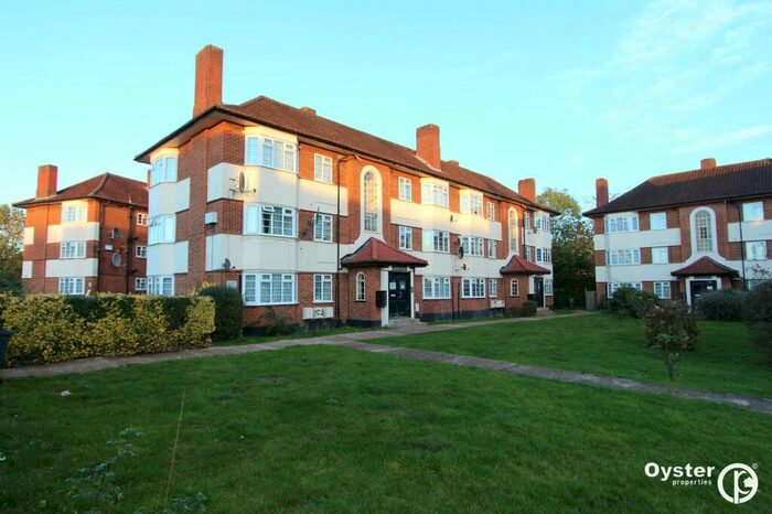 2 Bedroom Flat To Rent In Bishop Ken Road, Harrow, HA3