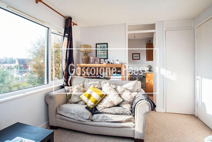 1 Bedroom Flat To Rent In Pankhurst Road, Walton-On-Thames, KT12