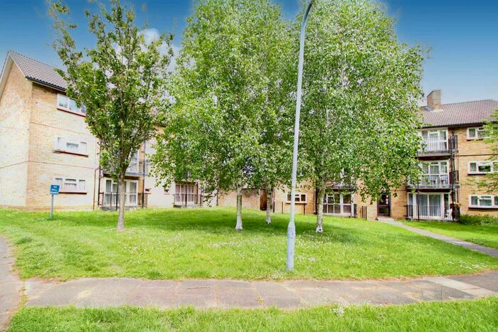 2 Bedroom Flat To Rent In Longlands, Hemel Hempstead, HP2