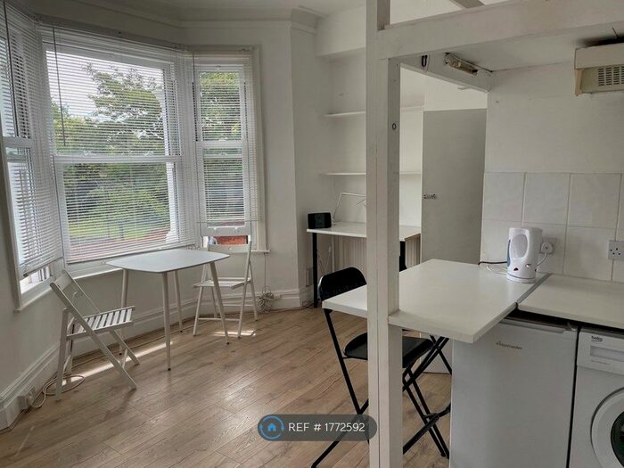 Studio To Rent In Colet Gardens, London, W14