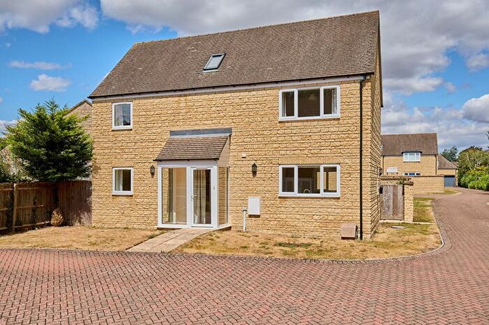 4 Bedroom Detached House For Sale In Park Road, North Leigh, OX29