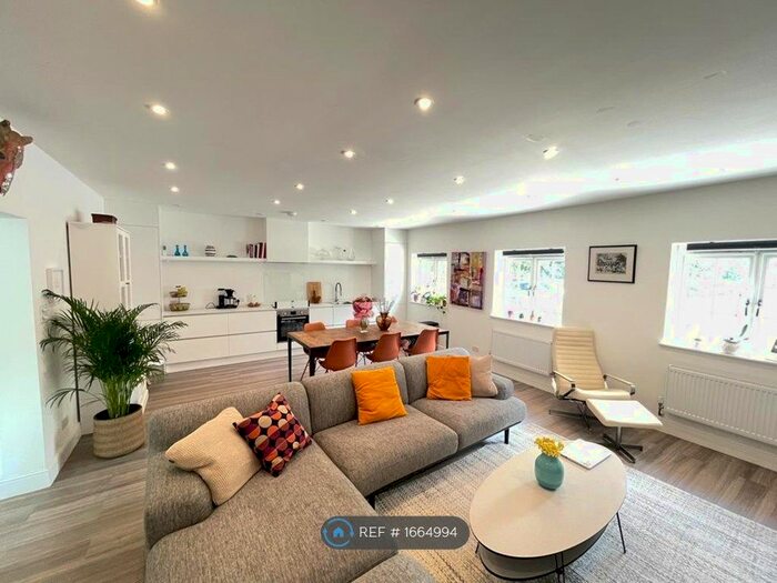 2 Bedroom Detached House To Rent In Weybridge, Weybridge, KT13