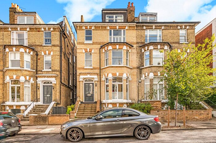 2 Bedroom Flat For Sale In Cardigan Road, Richmond, TW10