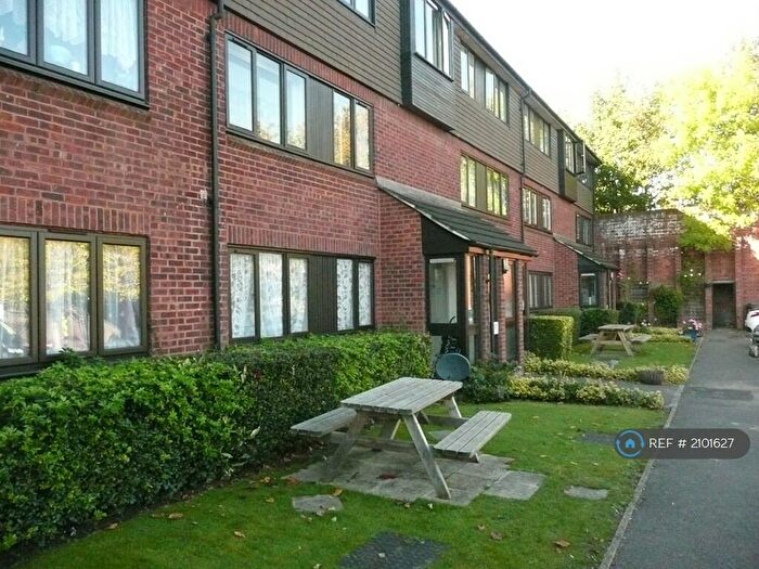 2 Bedroom Flat To Rent In Norden Road, Maidenhead, SL6