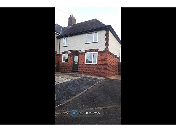 3 Bedroom Semi Detached House To Rent In Tapton View Road, Chesterfield, S41