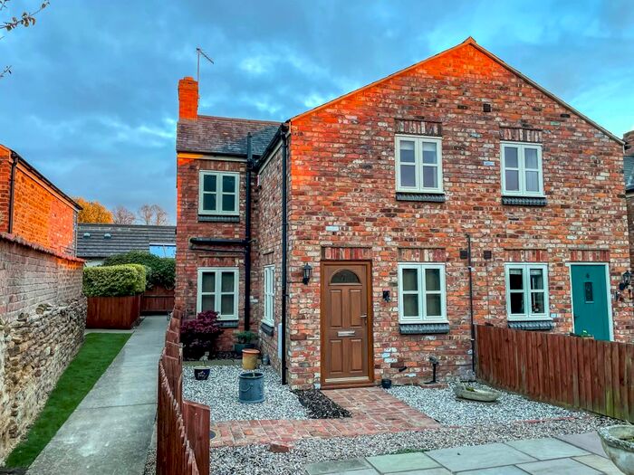 2 Bedroom Cottage To Rent In Campbell Square, Earls Barton, Northampton, NN6