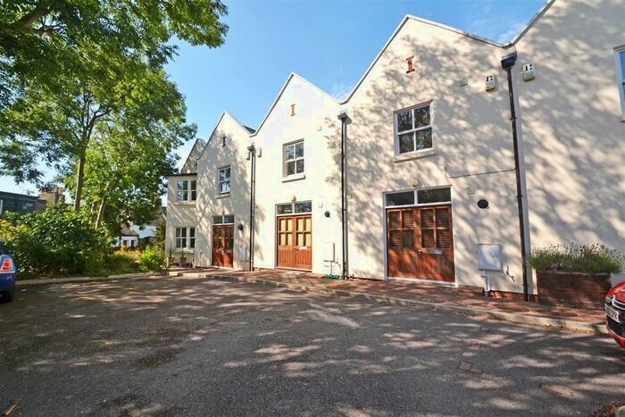 2 Bedroom Terraced House To Rent In Belton Close, Brighton, BN2