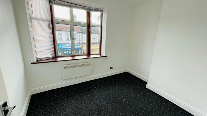 2 Bedroom Apartment To Rent In Lower Addiscombe Road, Croydon, CR0