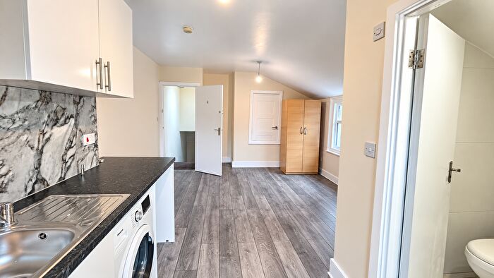 Studio To Rent In Blakemore Road, London, SW16