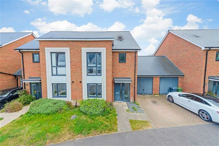 3 Bedroom Semi-Detached House For Sale In Havelock Drive, Greenhithe, Kent, DA9