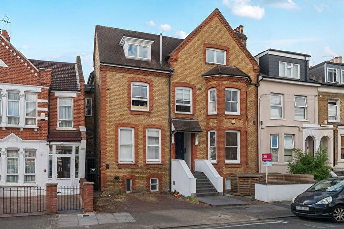 2 Bedroom Flat For Sale In Vant Road, Tooting, London, SW17